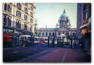 Belfast center at 1990 Valokuvaaja Juha Rintamäki www.fotojussi.fi. Valokuvausta studiossa tai miljöössä. Hääkuvaus - ylioppilaskuvaus - muotokuvaus - lapsikuvaus Turku Kaarina Lieto Piikkiö Paimio Aura Pöytyä Marttila Loimaa Salo Lohja Espoo Helsinki